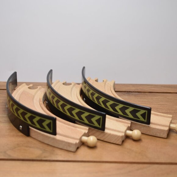 7" Brio Accessories Curved Fenced Tracks Toys Train Scene Wooden Railway x 3 Lot - Picture 2 of 6